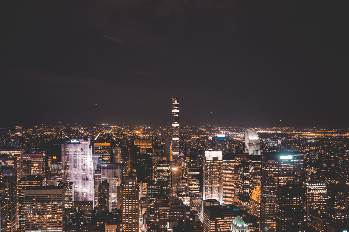 skyline von new york bei nacht